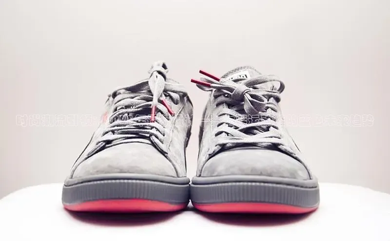 时尚潮流引领：2025年最新设计——女鞋运动鞋的蓝色未来趋势